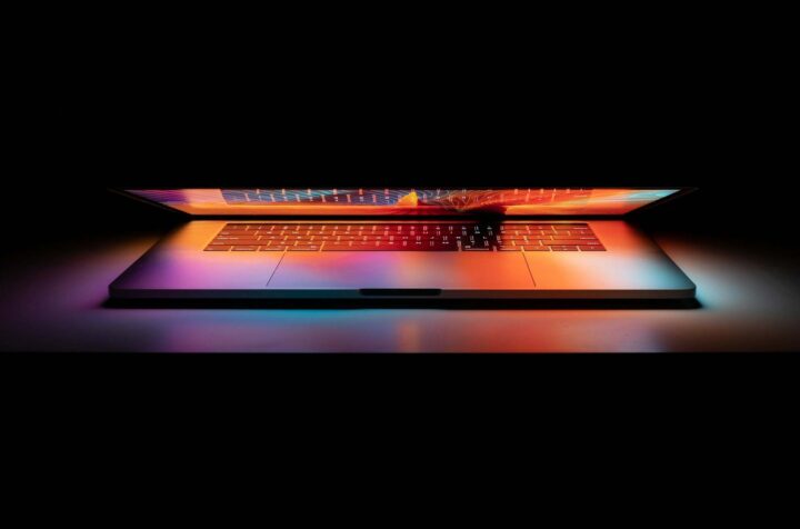 MacBook Pro dengan Layar OLED Dirumorkan akan Diluncurkan Lebih Lambat dari Perkiraan